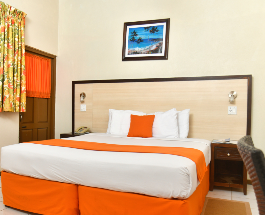 King Standard Pool View Room bed