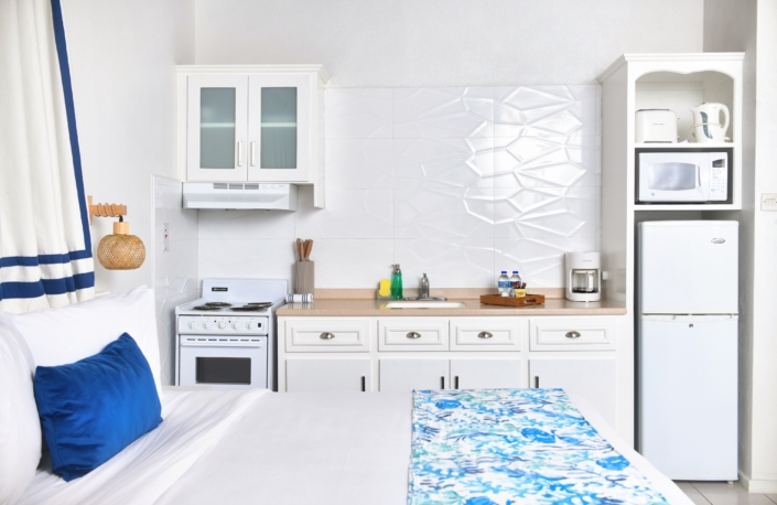 Studio King Pool View Kitchenette view
