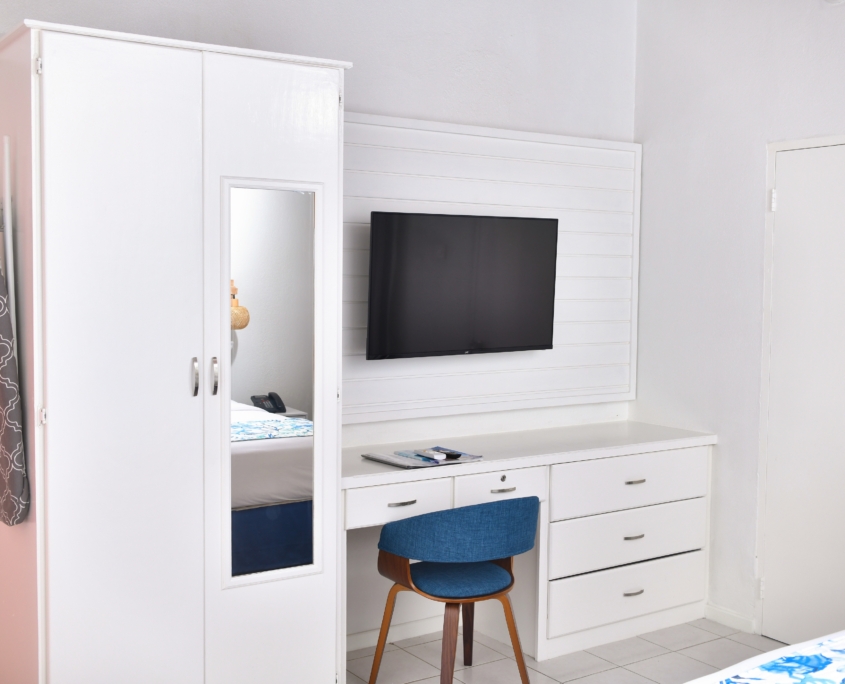 Studio King Pool View desk and TV area